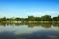 phong_canh_ho_mau_tu.jpg